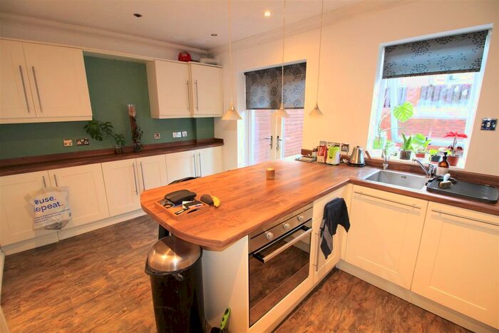 2 Bedroom Property To Rent In Shortwood Close, Nottingham, NG1