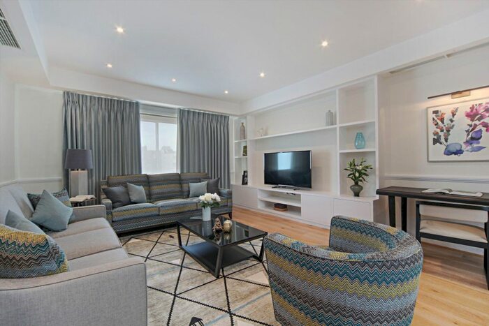 3 Bedroom Flat To Rent In Chesham Place, London, SW1X