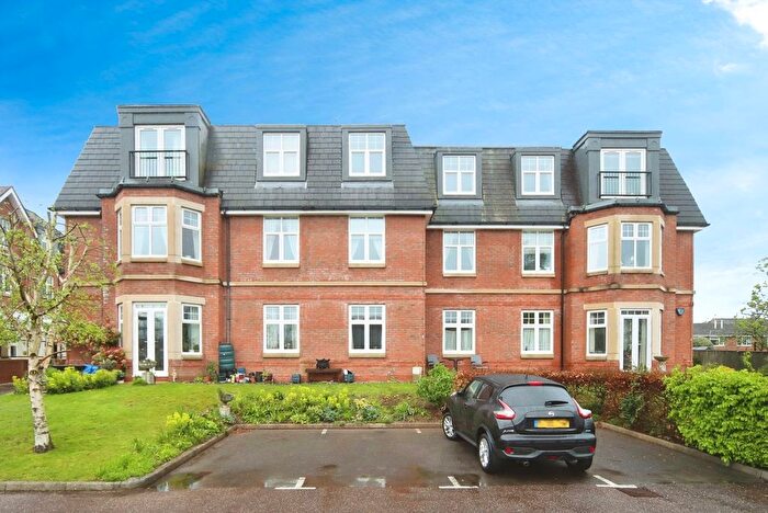 2 Bedroom Flat For Sale In Kinglake Drive, Taunton, Somerset, TA1