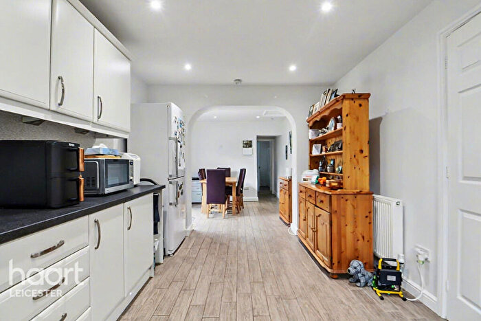 5 Bedroom Detached House For Sale In Yaxley Close, Leicester, LE7
