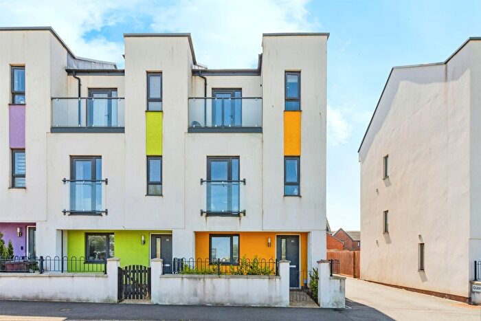 4 Bedroom End Of Terrace House For Sale In White Rock Way, Paignton, TQ4