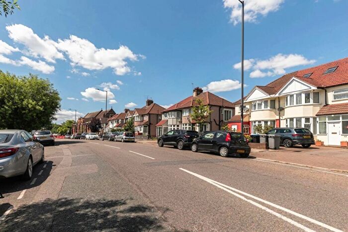 3 Bedroom Apartment To Rent In Dollis Hill Lane, London, NW2