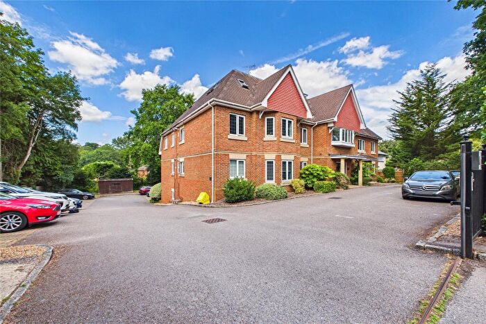 2 Bedroom Flat For Sale In Portsmouth Road, Camberley, Surrey, GU15