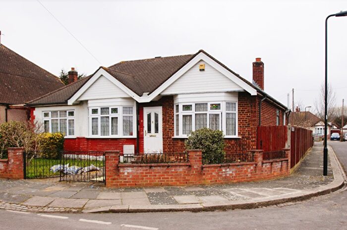4 Bedroom Semi-Detached Bungalow To Rent In Northolt, London, UB5