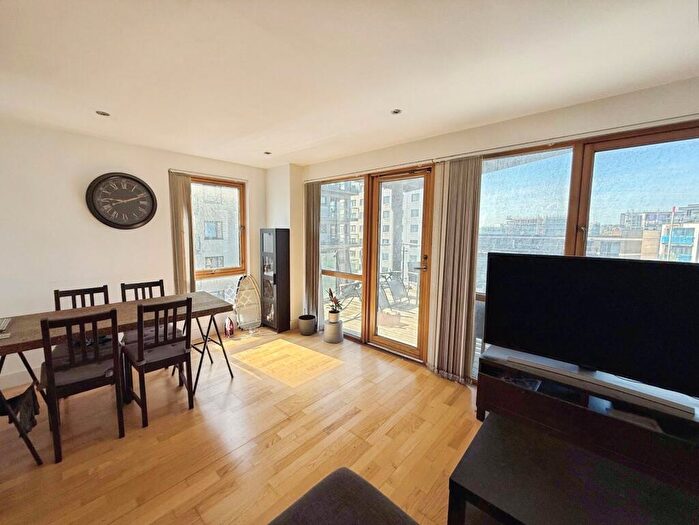 2 Bedroom Flat To Rent In Crozier House, The Boulevard, Leeds, Yorkshire, LS10