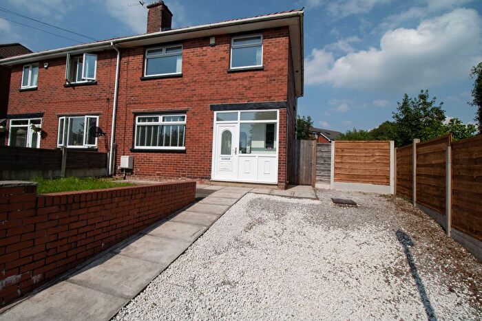 3 Bedroom Semi-Detached House For Sale In Davies Street, Kearsley, Bolton, BL4