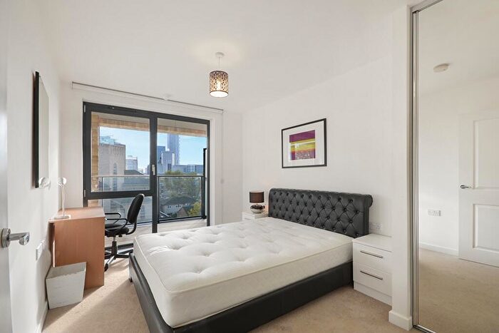 3 Bedroom Flat To Rent In Casson Apartments, Upper North Street, E14