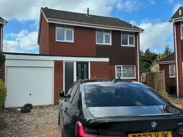 3 Bedroom Detached House To Rent In Chatsworth Close, Solihull, B90