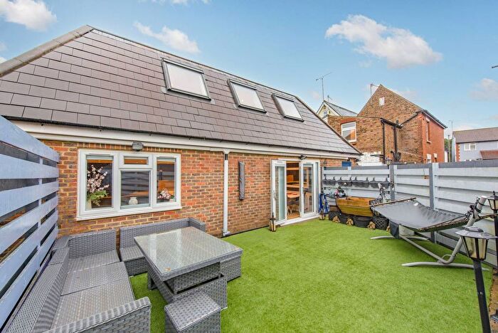 2 Bedroom Detached House For Sale In Plantagenet Road, High Barnet, Barnet, EN5