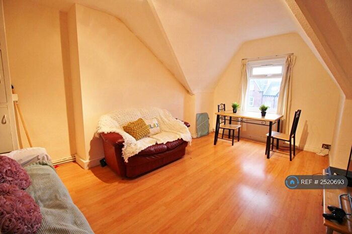 2 Bedroom Flat To Rent In Kelso Road, Leeds, LS2