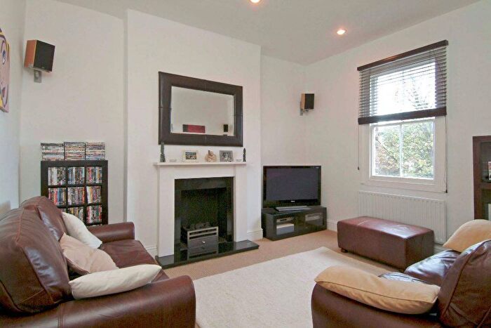 3 Bedroom Maisonette To Rent In Ramsden Road, Balham, London, SW12