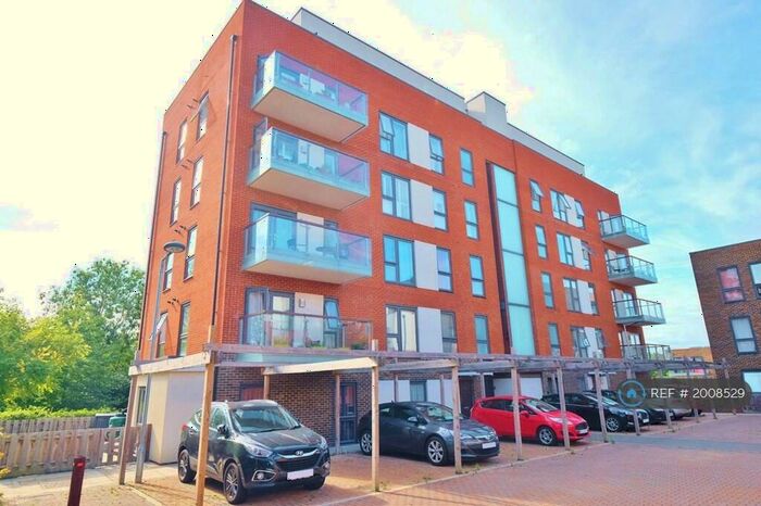 2 Bedroom Flat To Rent In Pinnacle House, Orpington, BR5