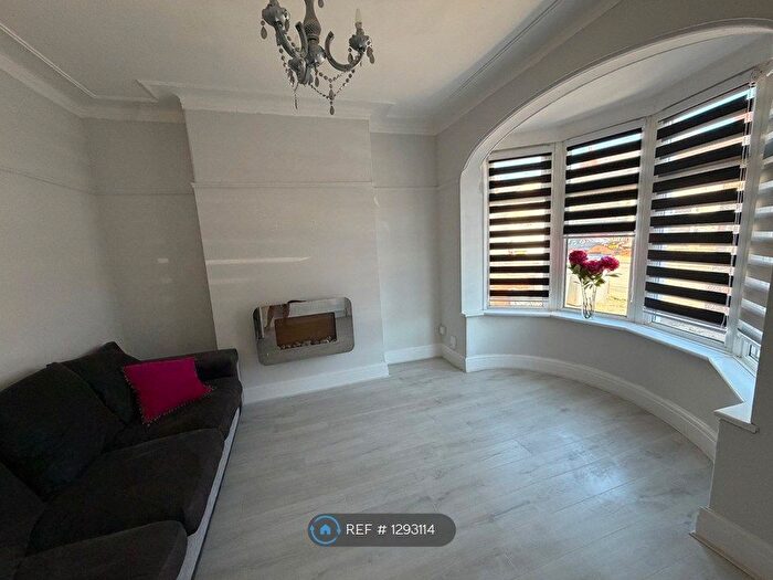 4 Bedroom Semi-Detached House To Rent In Boardman Avenue, Blackpool, FY1