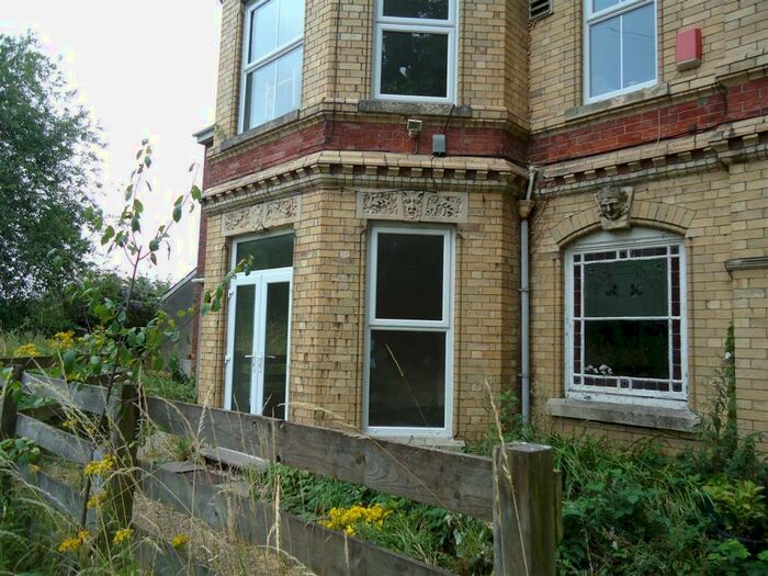 1 Bedroom Apartment To Rent In Caerau Crescent, Newport, NP20