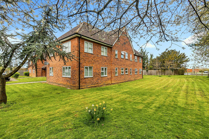 2 Bedroom Flat For Sale In Russet Close, Stewartby, Bedford, MK43