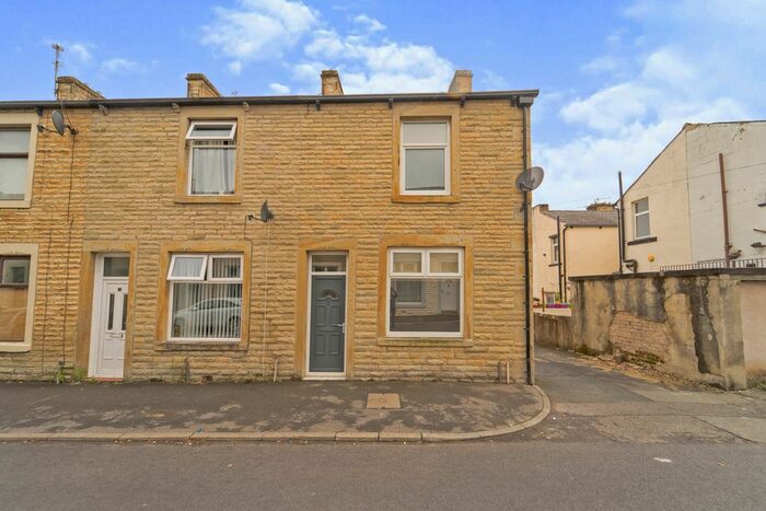2 Bedroom End Of Terrace House To Rent In Scott Street, Burnley, Lancashire, BB12
