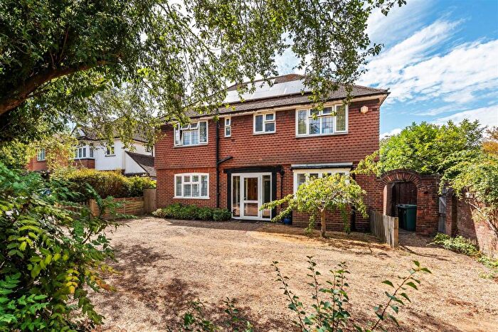 3 Bedroom Maisonette For Sale In Melvinshaw, Leatherhead, KT22