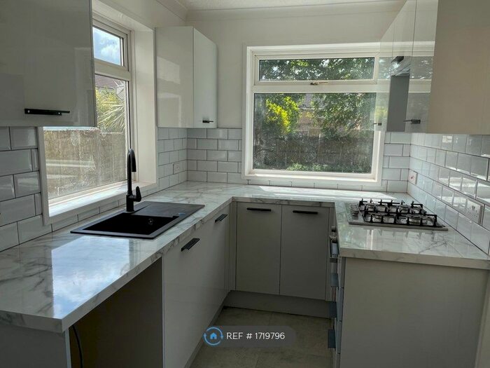 3 Bedroom Semi-Detached House To Rent In Ridgeway Avenue, Dunstable, LU5