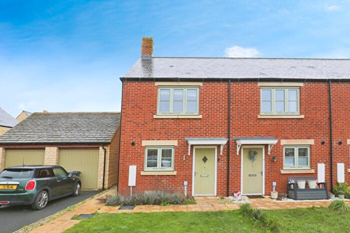 2 Bedroom End Of Terrace House For Sale In Kestrel Way, Moreton-in-Marsh, GL56