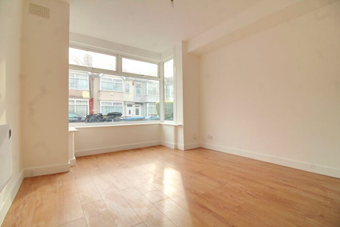1 Bedroom Studio To Rent In Winchester Road, Edmonton, N9