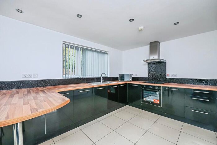 3 Bedroom Terraced House For Sale In Bridgnorth Drive, Clifton, Nottingham, NG11