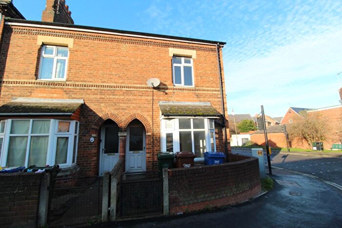 2 Bedroom End Of Terrace House To Rent In Middleton Road, Banbury, OX16
