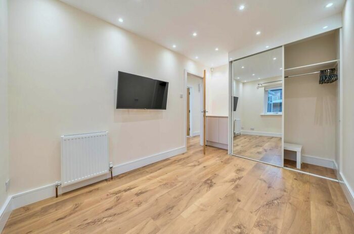 2 Bedroom Flat To Rent In Eliot Court, Fulford, York, YO10