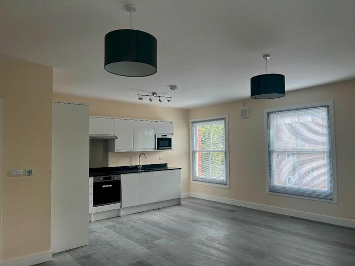 2 Bedroom Flat To Rent In Southwark Park Road, Oval, SE16