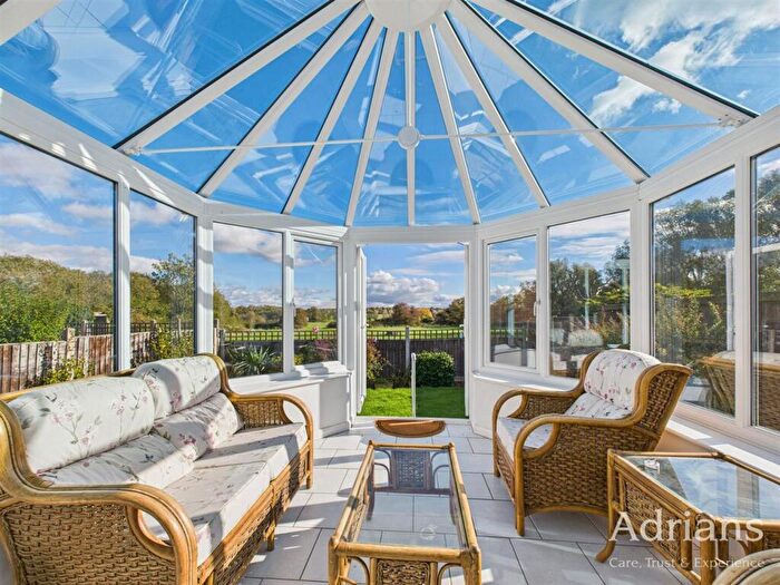 2 Bedroom Bungalow For Sale In White Mead, Chelmsford, CM1