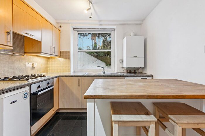 1 Bedroom Flat To Rent In Wilmington House, Highbury Crescent, N5