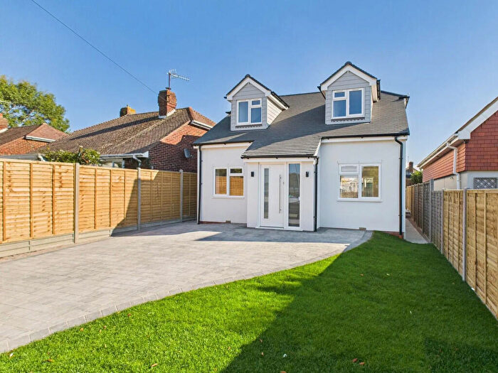 3 Bedroom Detached House To Rent In Ladydell Road, Worthing, BN11