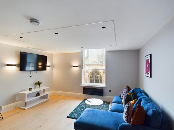 1 Bedroom Apartment To Rent In Kings Buildings, South Church Side, HU1