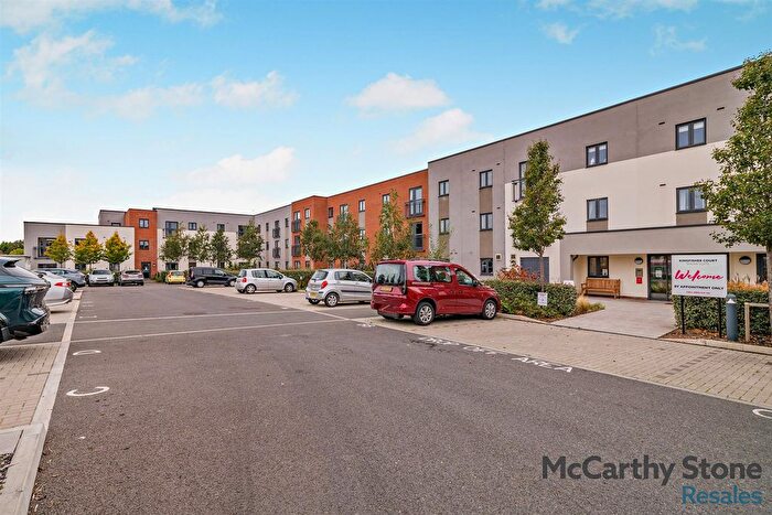 2 Bedroom Flat For Sale In Kingfisher Court, South Street, Taunton, TA1