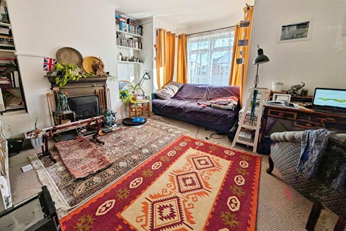 1 Bedroom Flat To Rent In Malmesbury Road, SO15