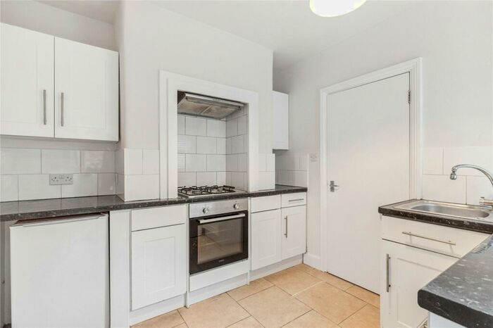 1 Bedroom Apartment To Rent In Eversleigh Road, London, SW11