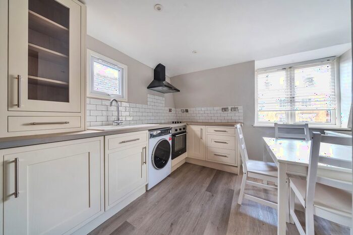 1 Bedroom Flat To Rent In High Street, Windsor, SL4