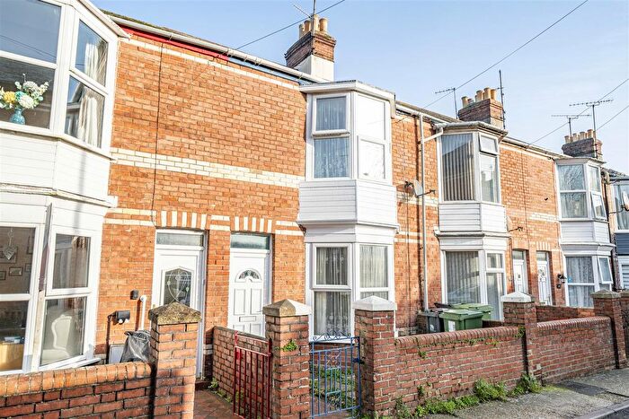 3 Bedroom Terraced House For Sale In James Street, Weymouth, DT4