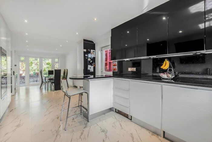 5 Bedroom Detached House To Rent In Hunting Gate, Hemel Hempstead, HP2