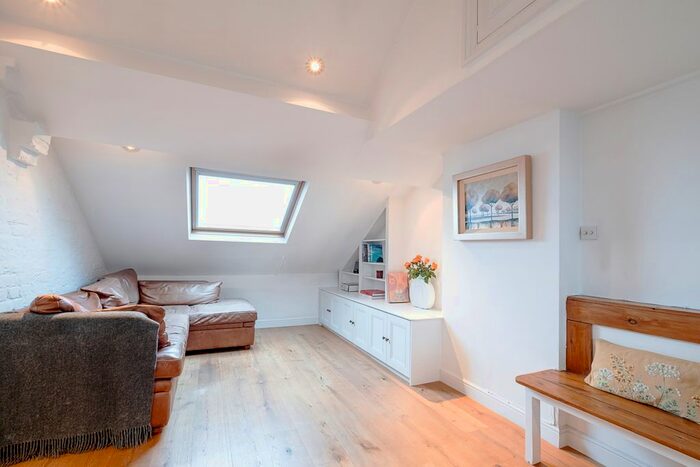 2 Bedroom Flat To Rent In Clapham Common North Side, London, SW4