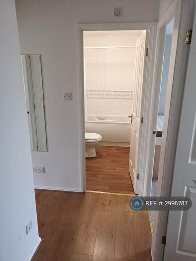 2 Bedroom Flat To Rent In Salford, Salford, M3