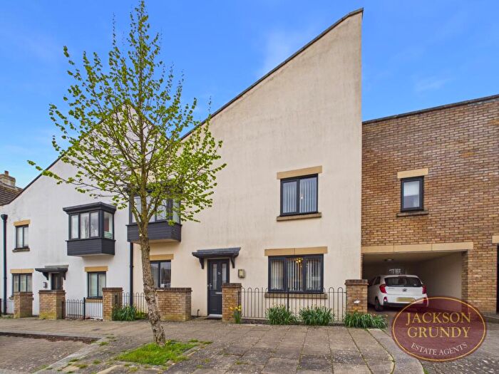 4 Bedroom Terraced House For Sale In Ashby Wood Drive, Upton, NN5