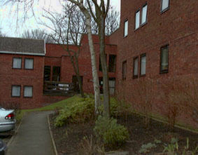 2 Bedroom Flat To Rent In Newton Walk, Leeds, West Yorkshire, LS7