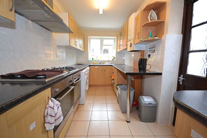 6 Bedroom Terraced House To Rent In Grange Avenue, Reading, RG6