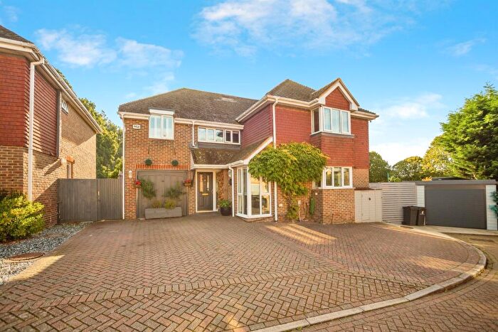 5 Bedroom Detached House For Sale In Avondale Court, Weavering, Maidstone, ME14