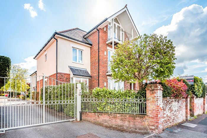 2 Bedroom Flat To Rent In Southern Road, Lymington, SO41