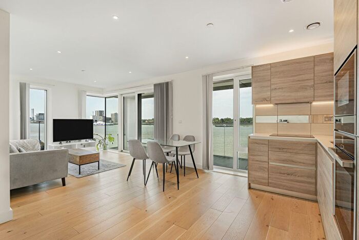2 Bedroom Flat For Sale In Duke Of Wellington Avenue, London, SE18