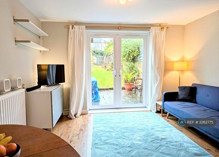 4 Bedroom Terraced House To Rent In Chalfont Road, London, SE25