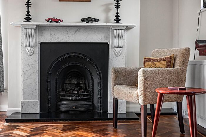 5 Bedroom Detached House For Sale In Ray Park Road, Maidenhead, SL6