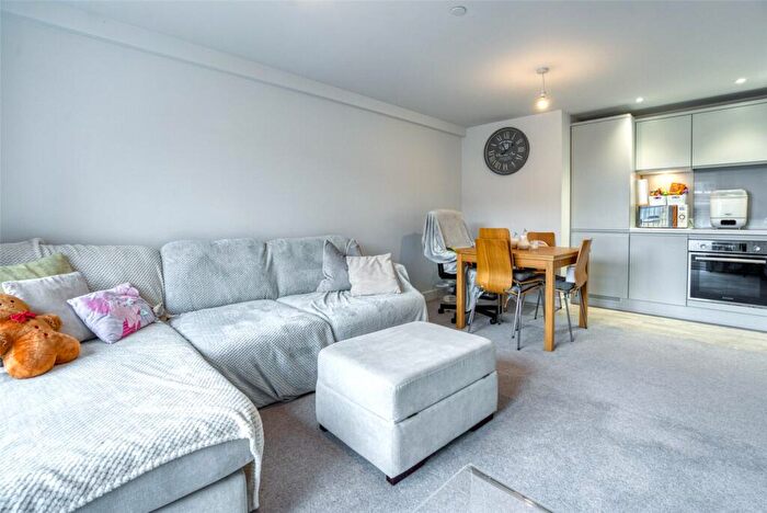 2 Bedroom Apartment For Sale In Silver Street, Reading, Berkshire, RG1