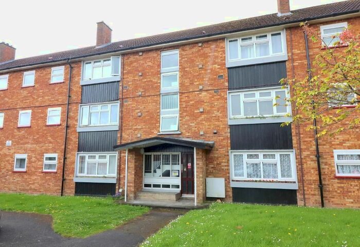 2 Bedroom Flat To Rent In Duncombe Close, Luton, Bedfordshire, LU3